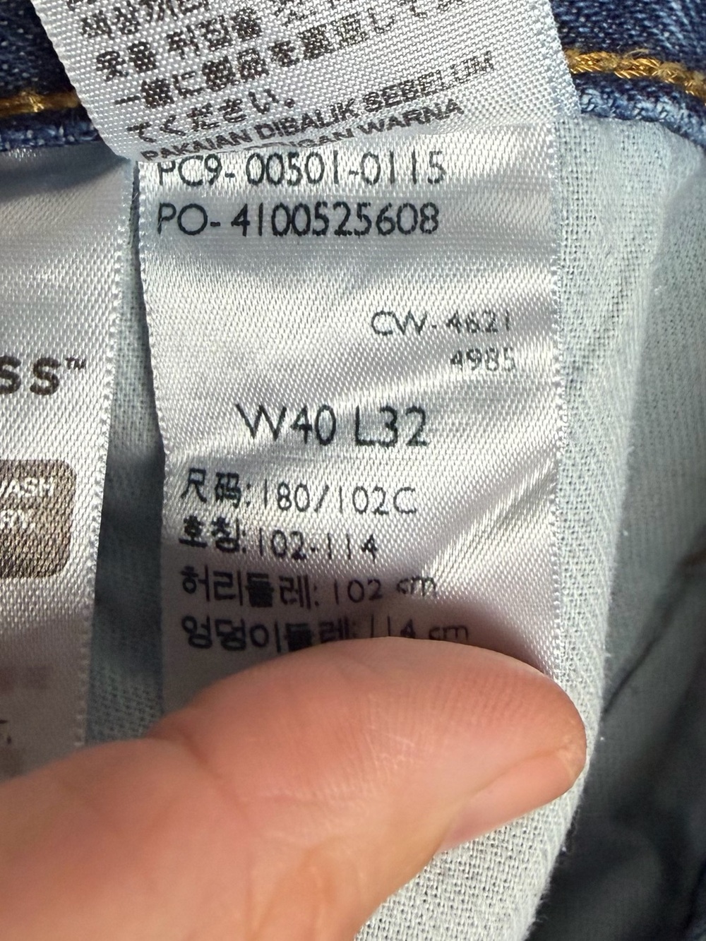 LEVI’S • Classic Blue Straight Fit Button-Fly Denim Jeans, 40x32 - Picture 9 of 10